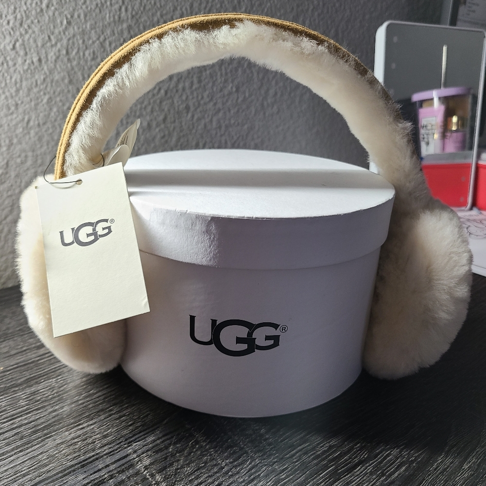 UGG Earmuffs in Chestnut